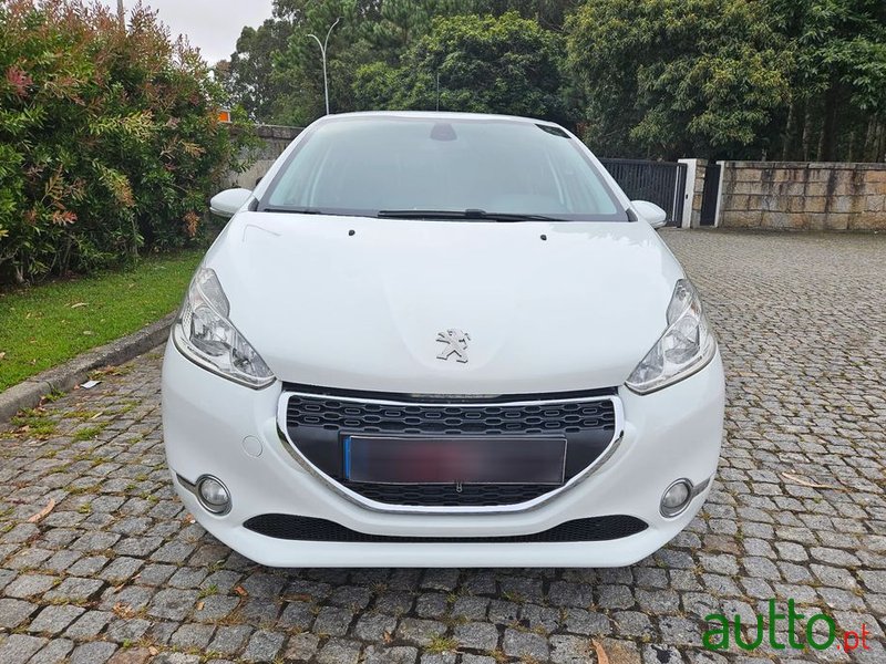 2013' Peugeot 208 photo #6