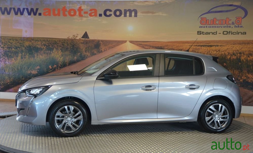 2022' Peugeot 208 photo #2