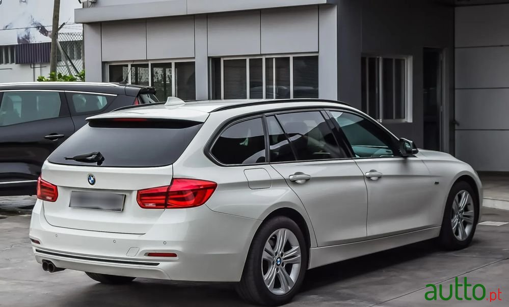 2017' BMW 320 D Touring Line Sport photo #5