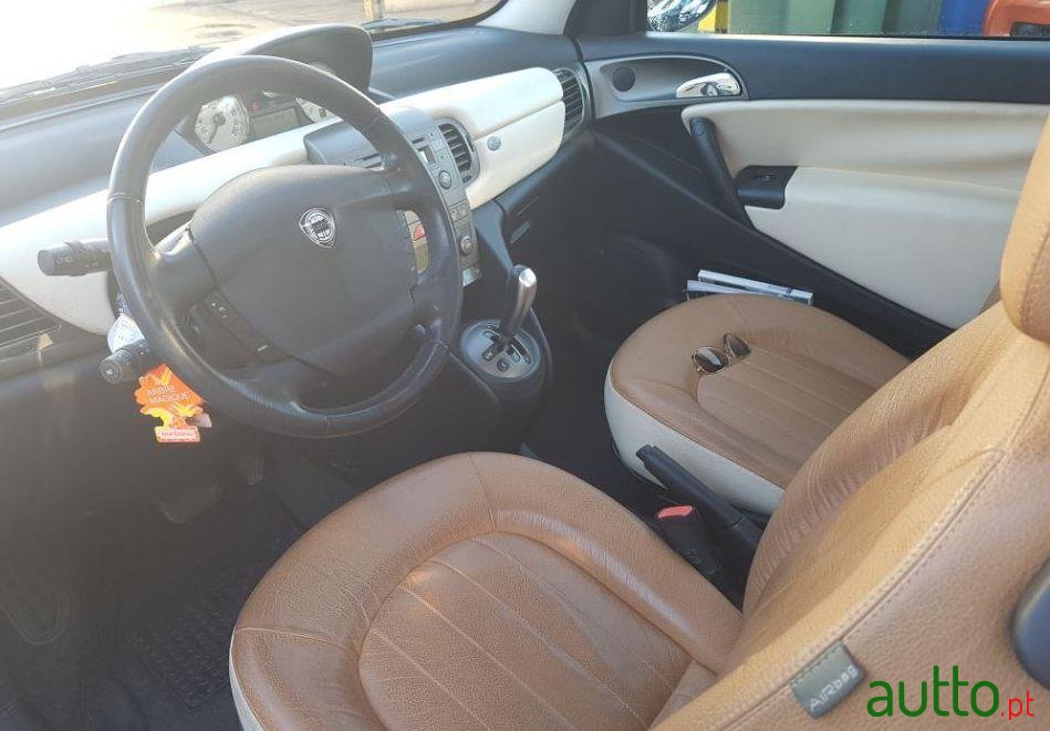 2004' Lancia Ypsilon photo #1