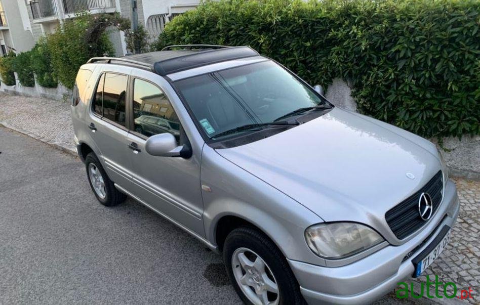 2000' Mercedes-Benz Ml-320 7 Lugares photo #3