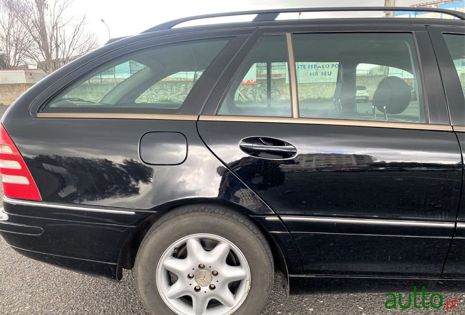 2002' Mercedes-Benz C-220 photo #4