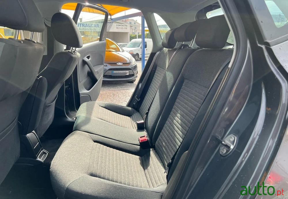 2010' Volkswagen Polo photo #6