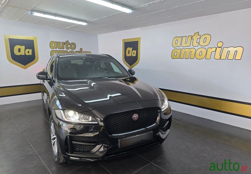 2019' Jaguar F-Pace 2.0 I4D R-Sport Aut. photo #6