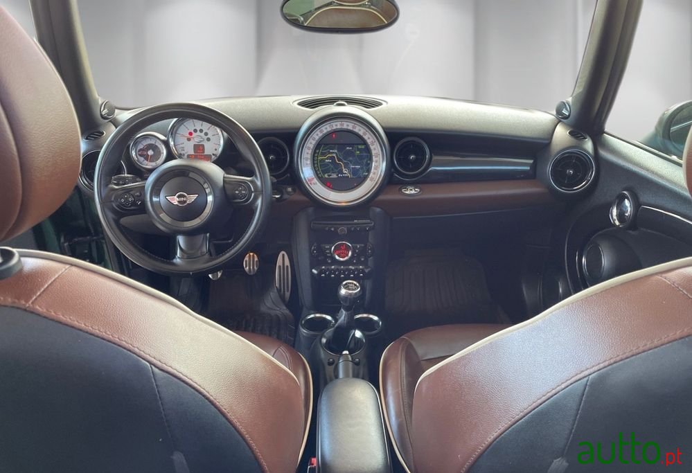 2011' MINI Cabrio Cooper D photo #4