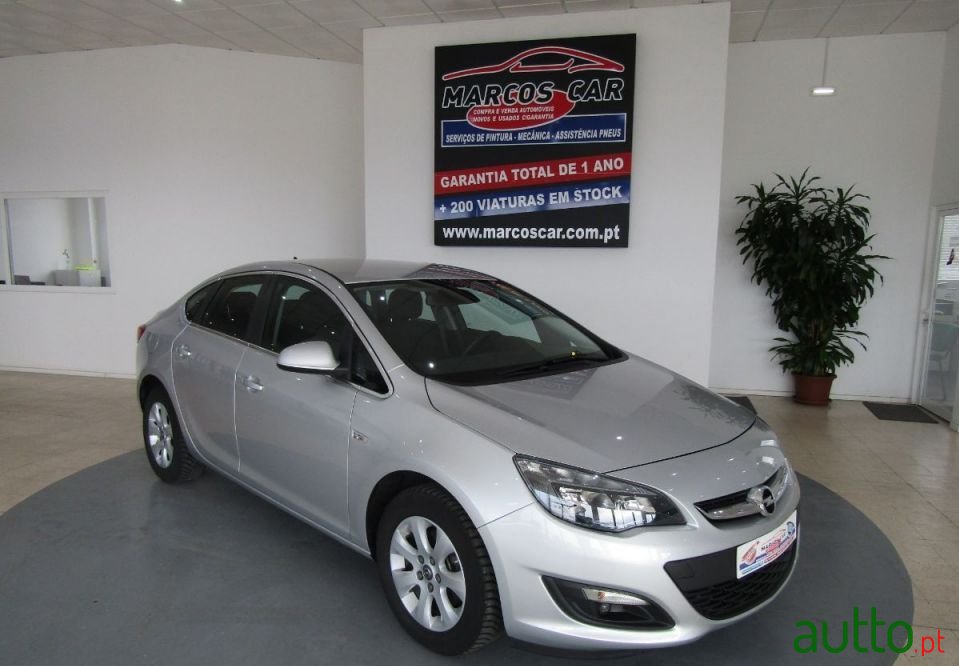 2015' Opel Astra photo #1