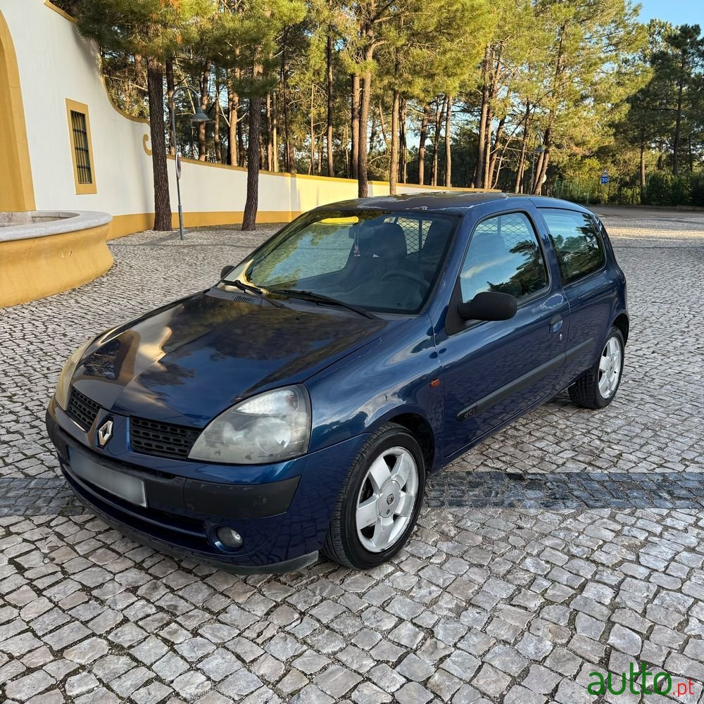 2002' Renault Clio photo #1
