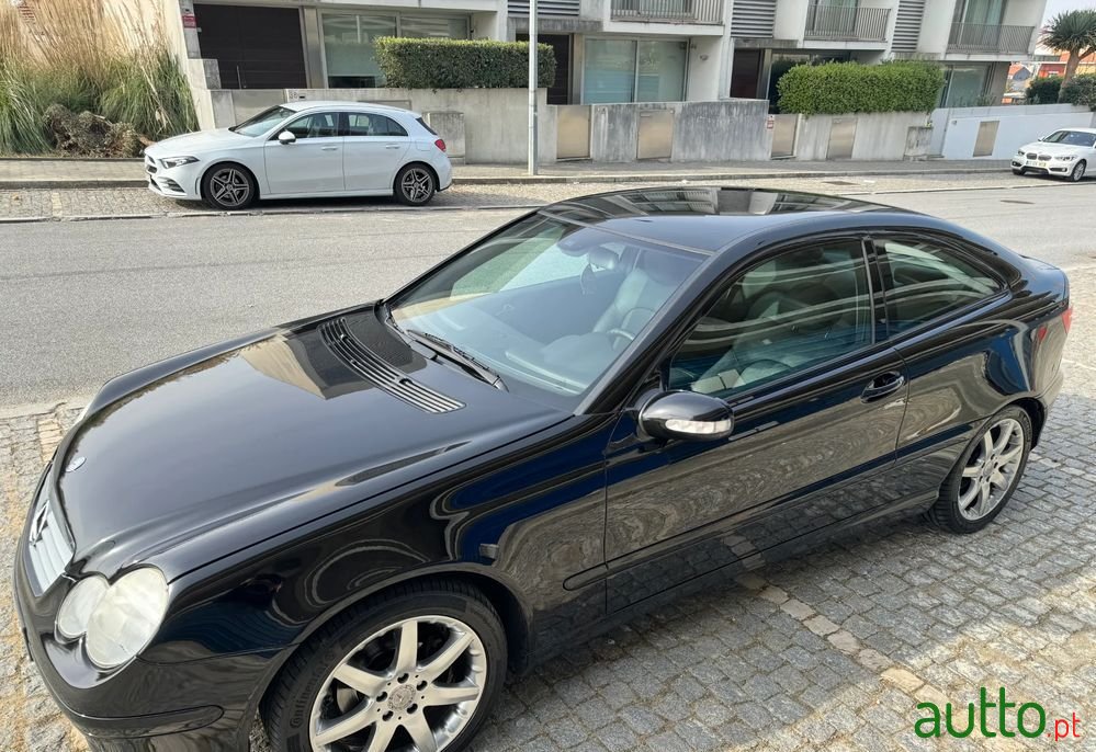 2002' Mercedes-Benz Classe C photo #3
