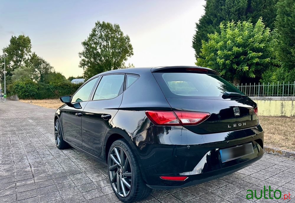 2013' SEAT Leon photo #5