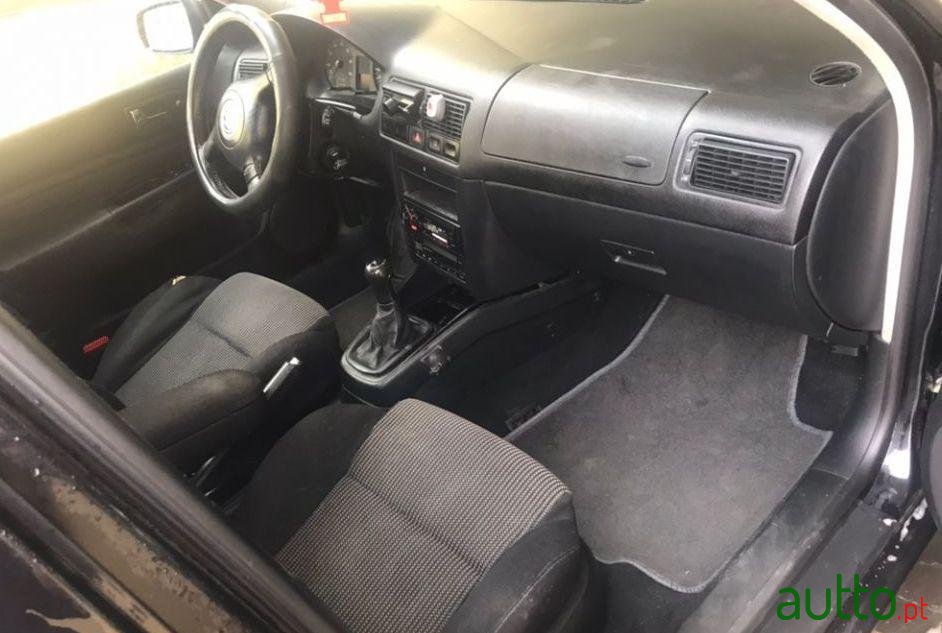 2000' Volkswagen Golf photo #1