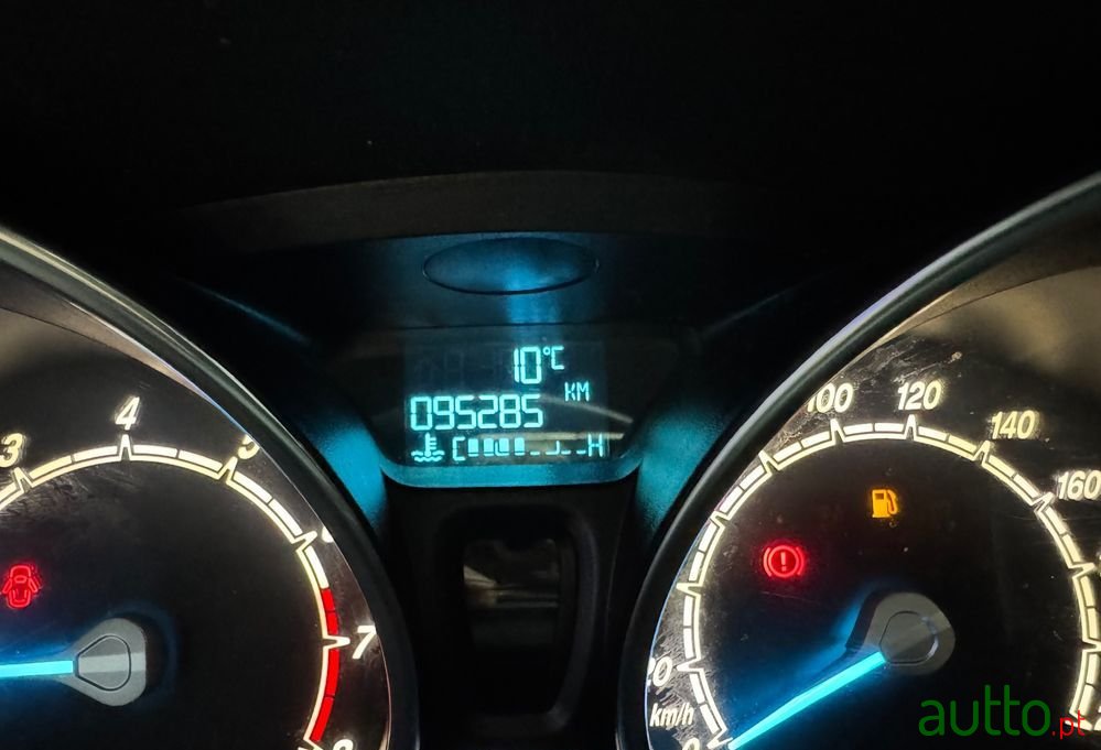 2013' Ford Fiesta photo #6