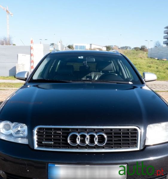 2001' Audi A4 Avant photo #2