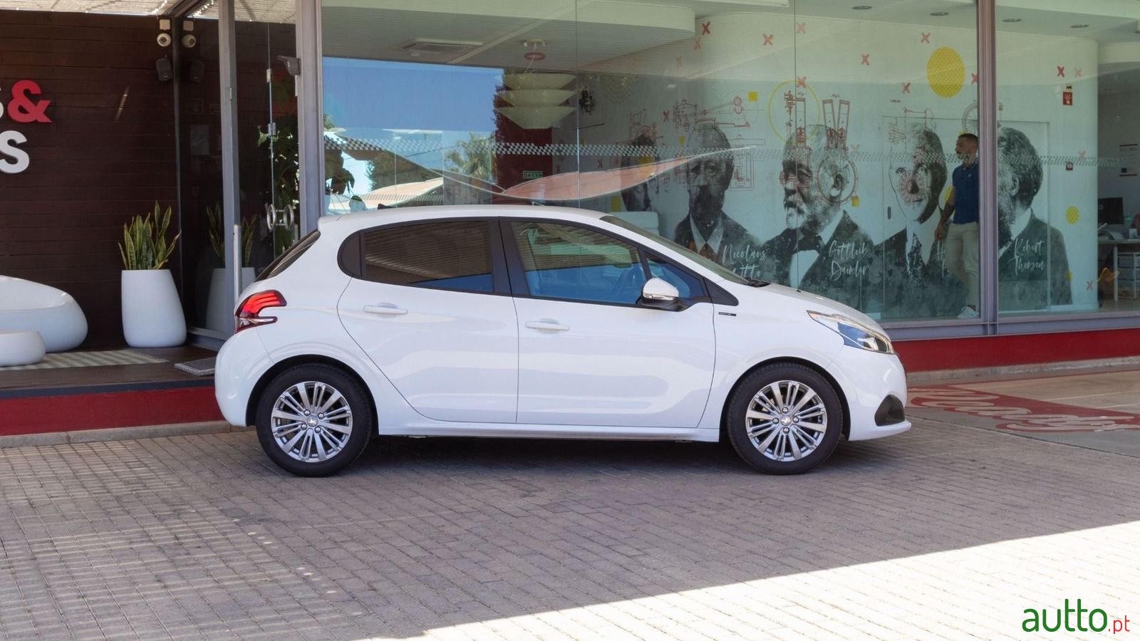 2018' Peugeot 208 photo #5