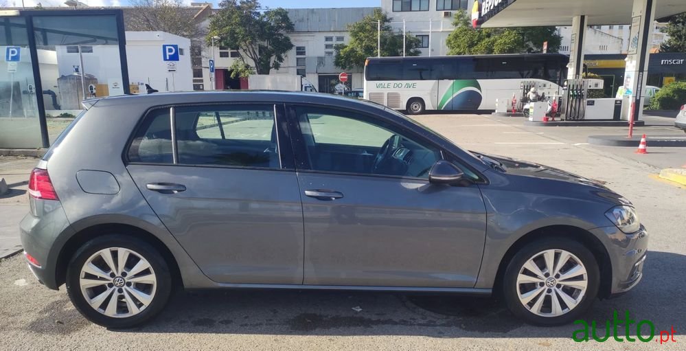 2017' Volkswagen Golf photo #1