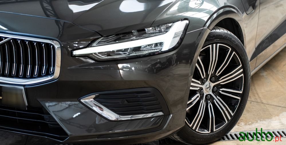 2020' Volvo V60 photo #3