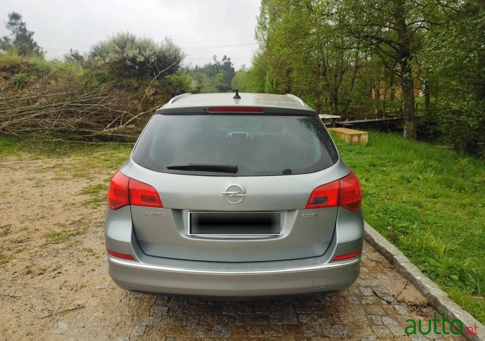 2015' Opel Astra photo #4