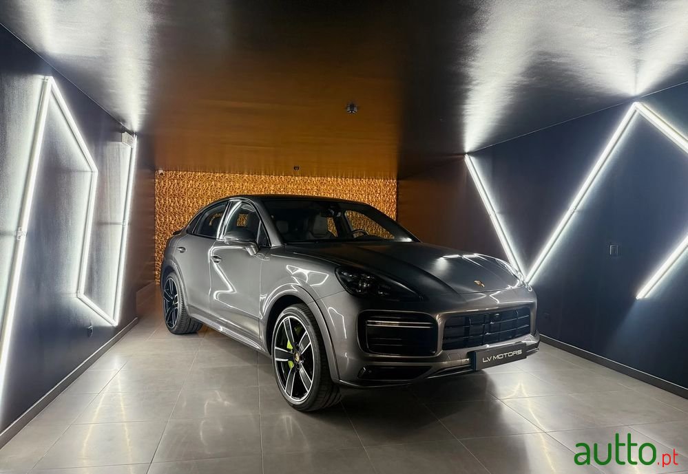 2020' Porsche Cayenne Turbo S E-Hybrid photo #5