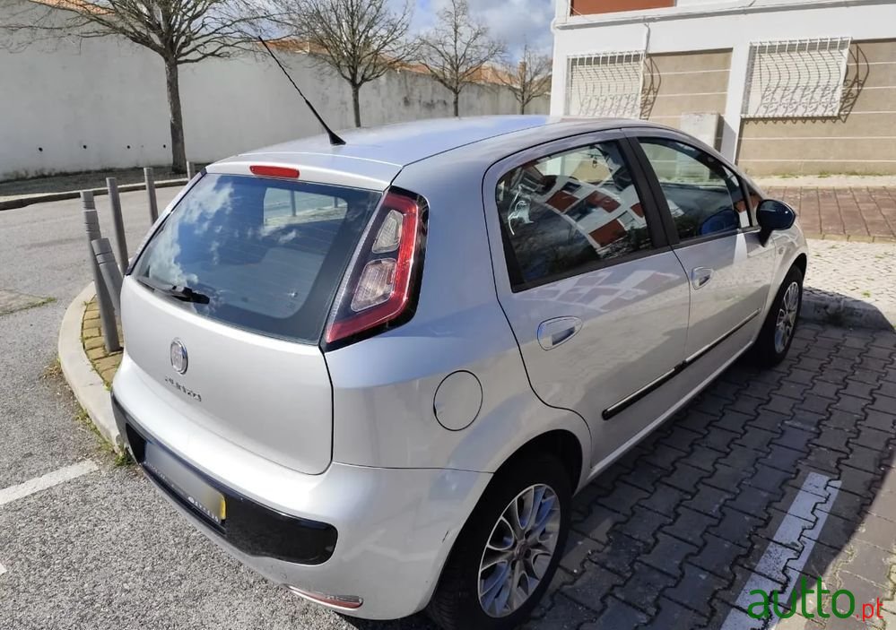 2011' Fiat Punto Evo photo #3