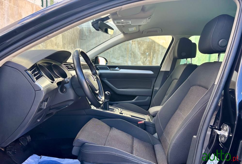 2018' Volkswagen Passat Variant photo #6