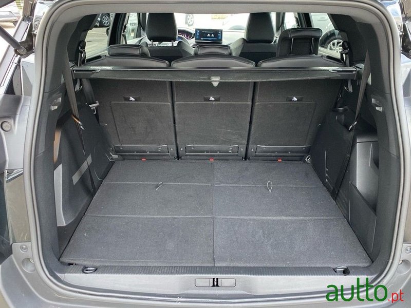 2024' Peugeot 5008 photo #6