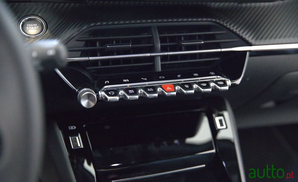 2023' Peugeot e-2008 50 Kwh Allure Pack photo #5