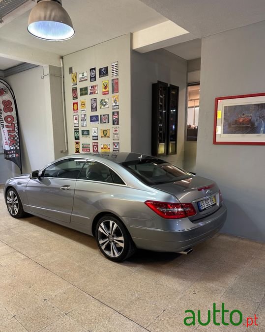 2012' Mercedes-Benz E-220 photo #3