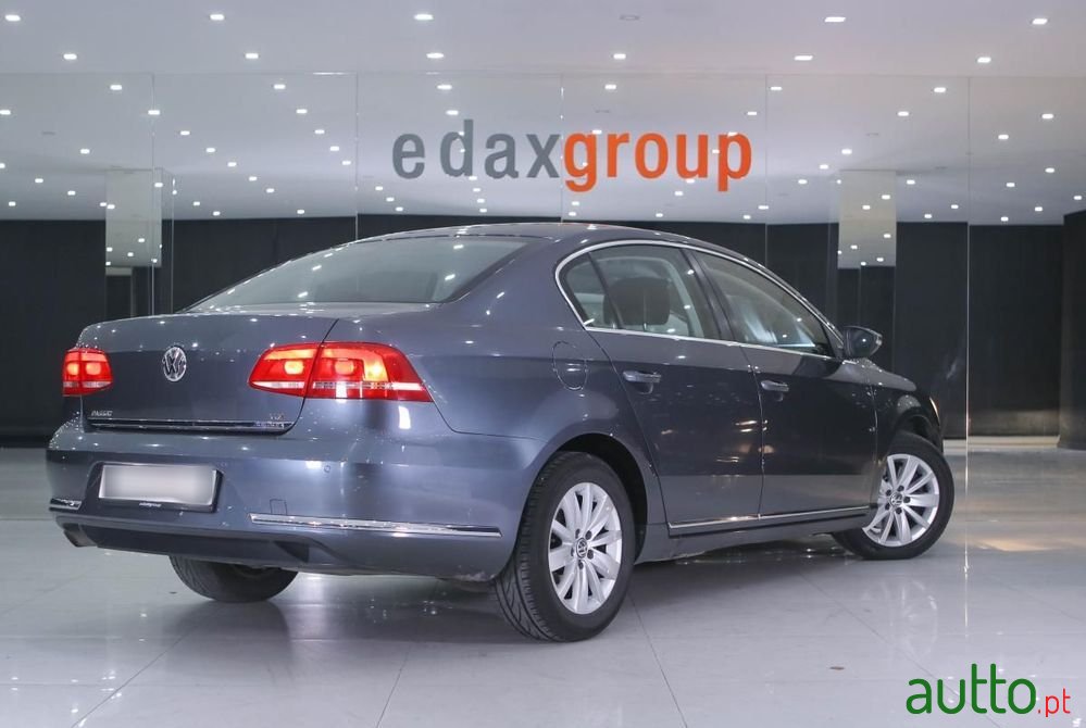 2013' Volkswagen Passat photo #3