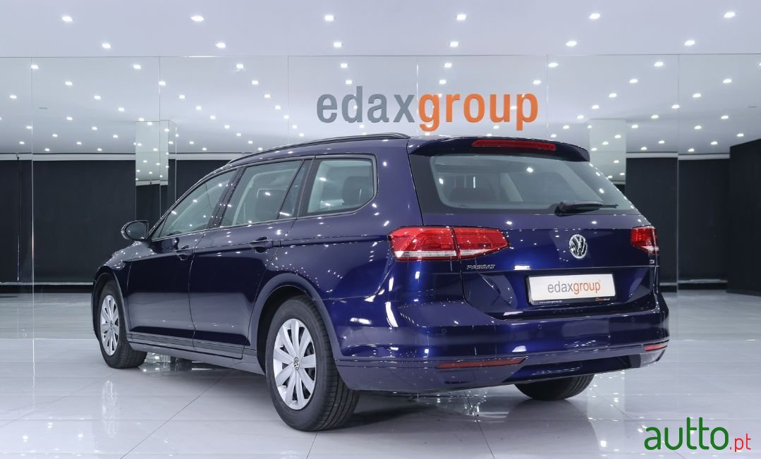 2017' Volkswagen Passat Variant photo #4