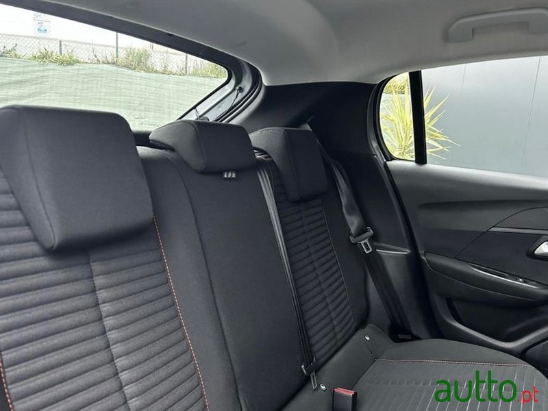 2021' Peugeot 208 1.2 Puretech Active photo #6