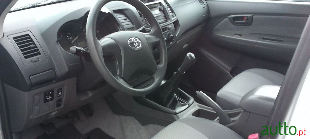 2012' Toyota Hilux photo #1