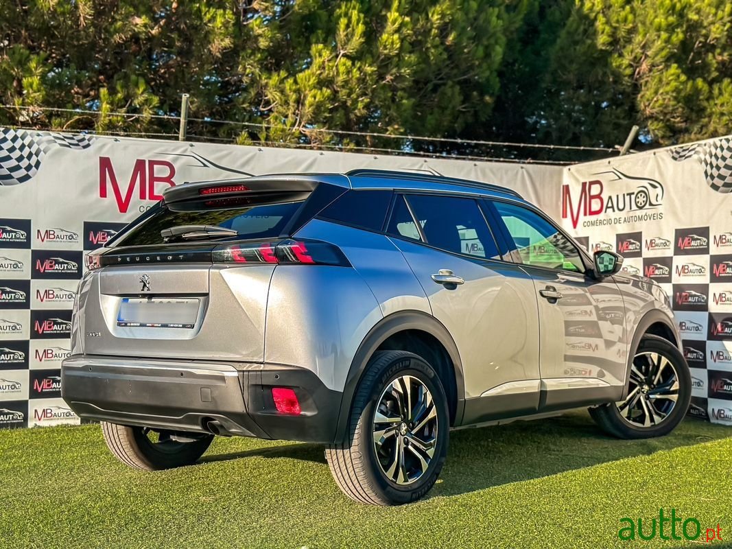 2021' Peugeot 2008 photo #5