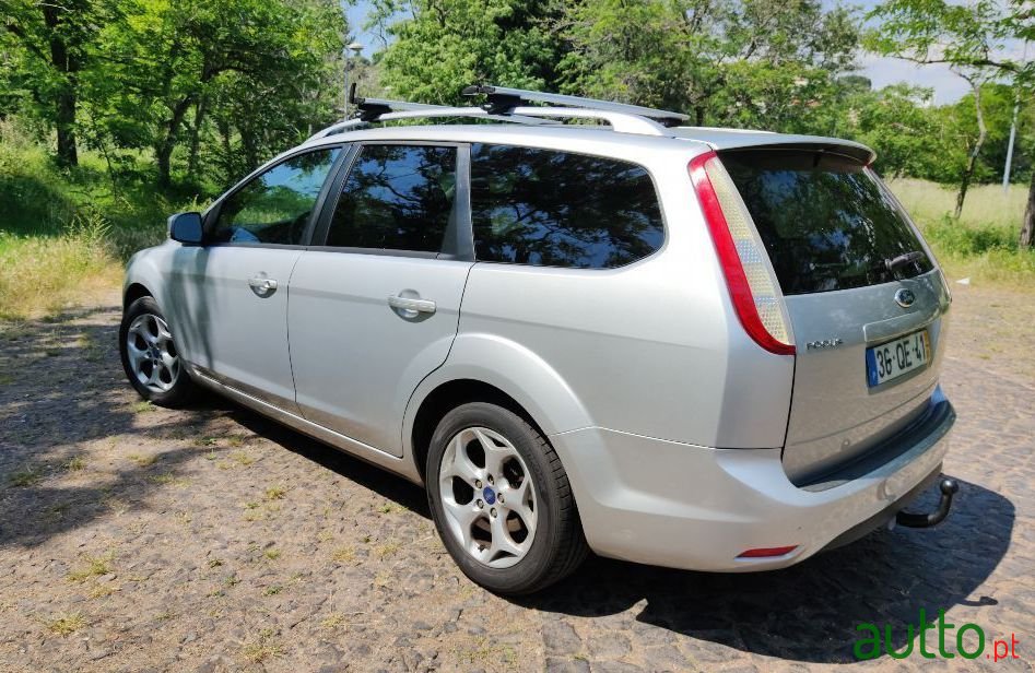 2011' Ford Focus Sw photo #3