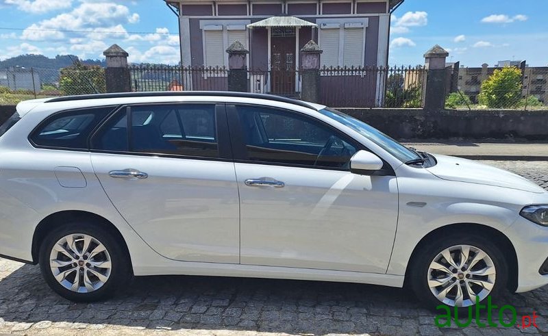 2018' Fiat Tipo Station Wagon photo #2