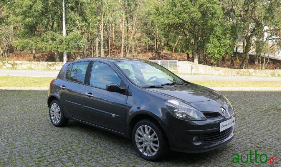 2007' Renault Clio photo #2