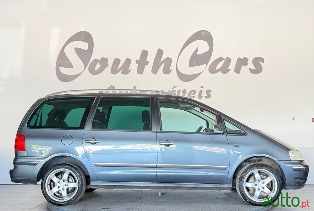 2007' Volkswagen Sharan 2.0 Tdi Freestyle photo #2