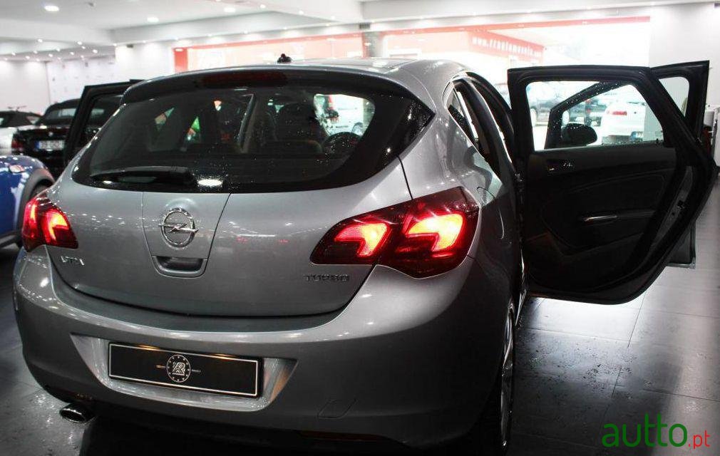 2011' Opel Astra 1.4 T Cosmo Active-Select photo #1