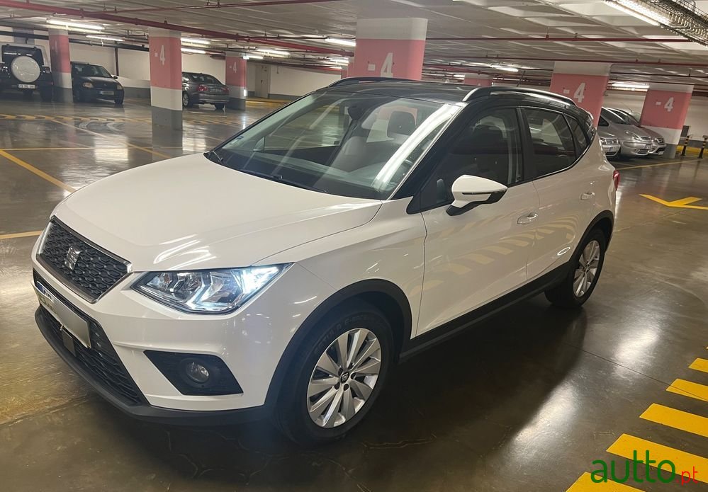2020' SEAT Arona 1.0 Tsi Style photo #1