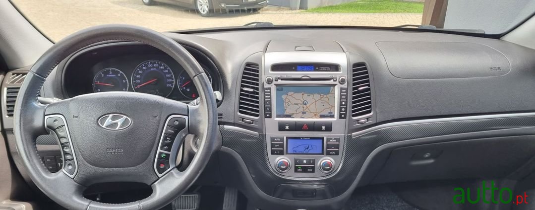 2012' Hyundai Santa Fe photo #2