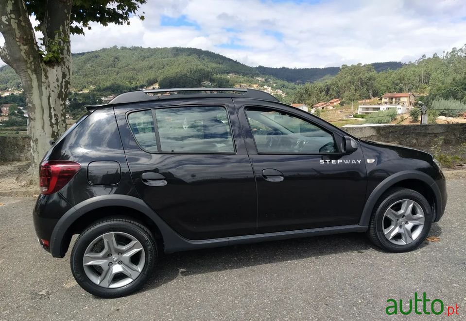 2017' Dacia Sandero Stepway photo #1