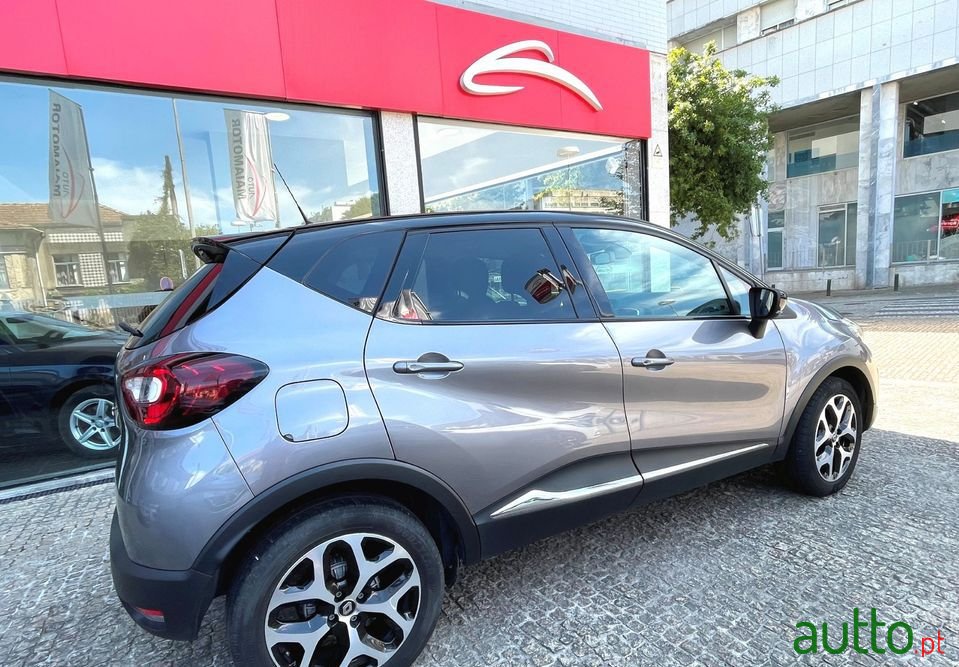 2019' Renault Captur photo #5