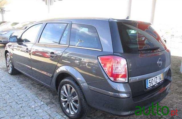 2010' Opel Astra Caravan photo #1
