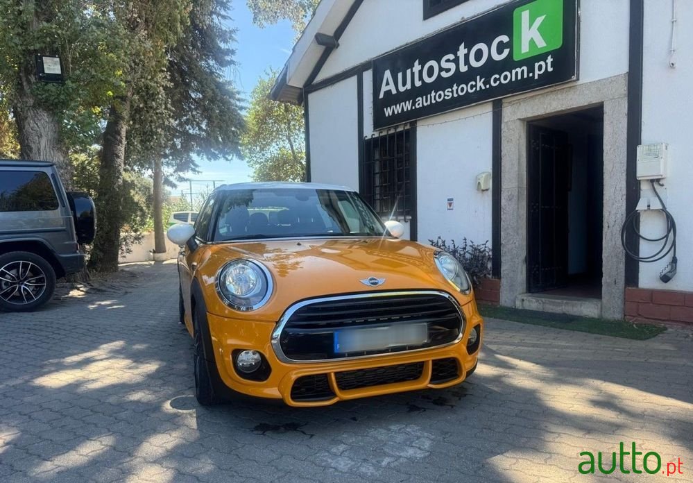 2015' MINI Cooper 5 Portas photo #1