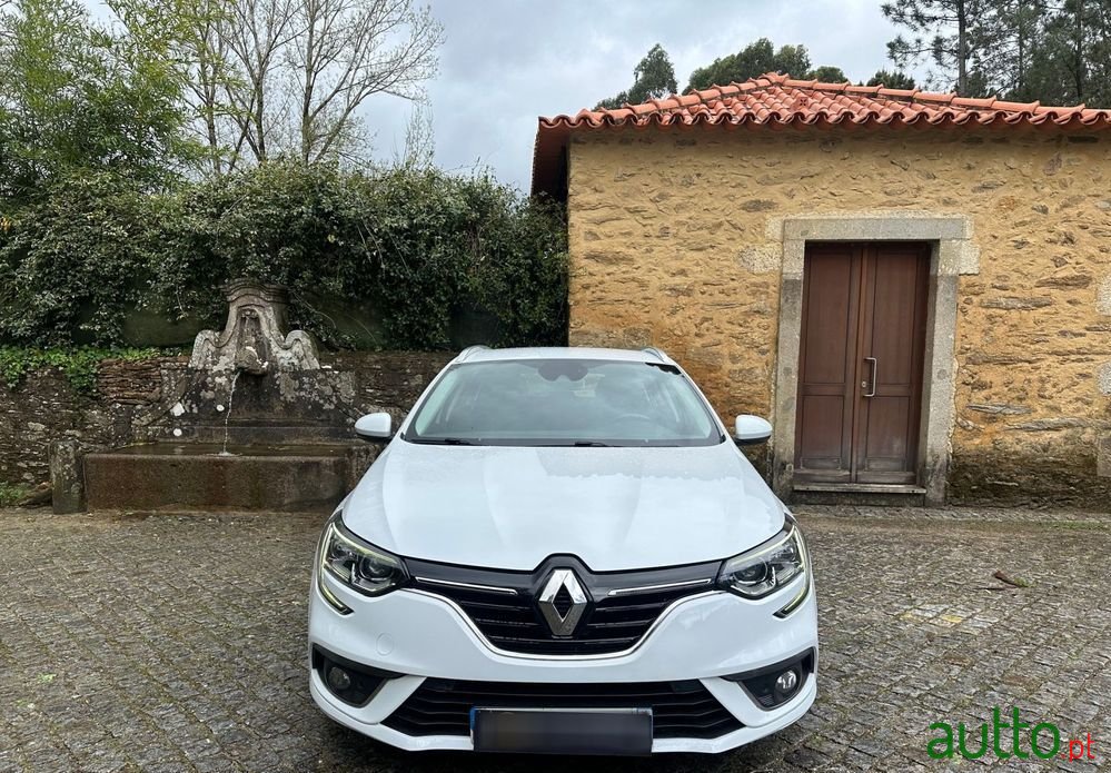 2019' Renault Megane Sport Tourer photo #2