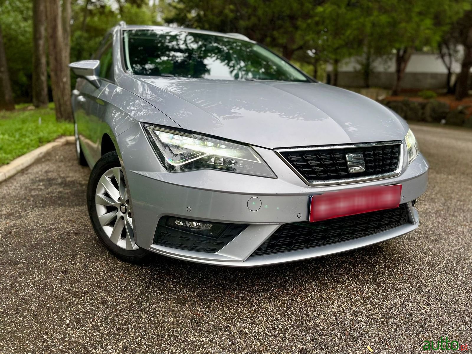 2020' SEAT Leon St photo #1