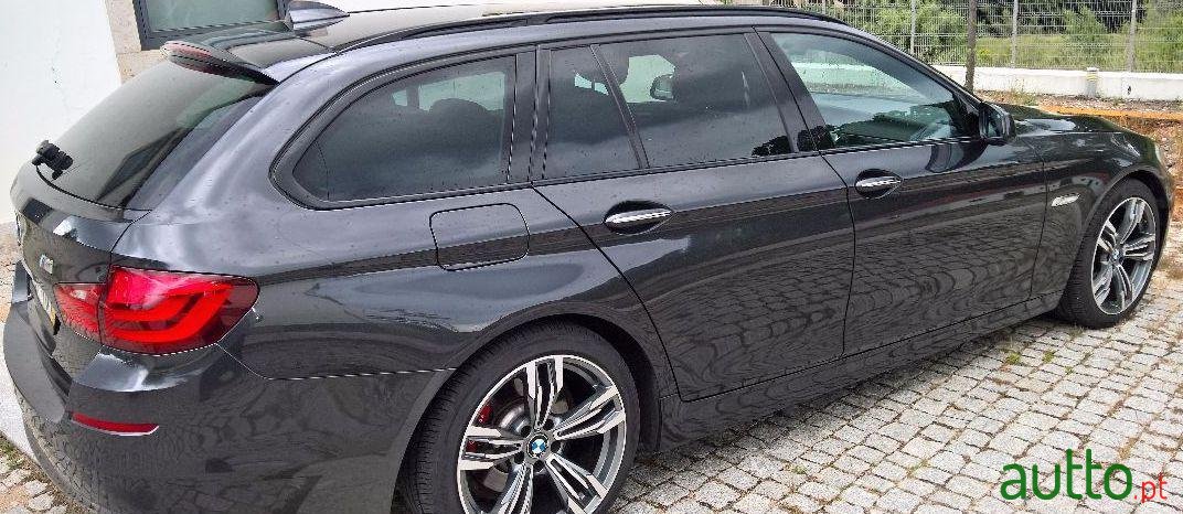 2011' BMW 520 Pack M photo #2