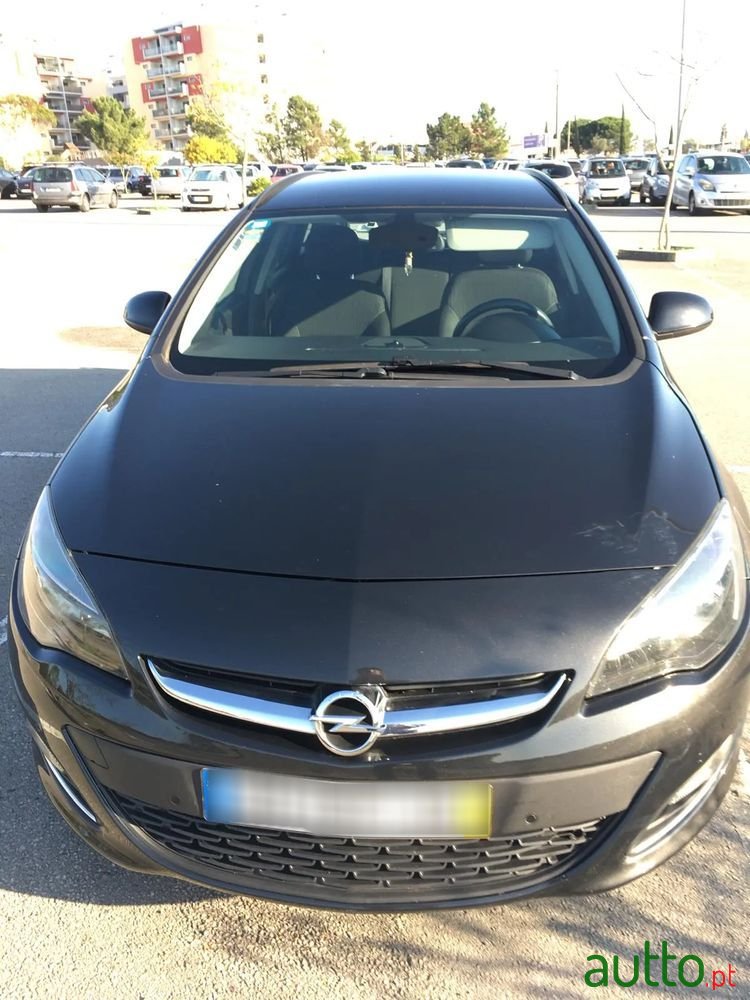 2013' Opel Astra Sports Tourer photo #2