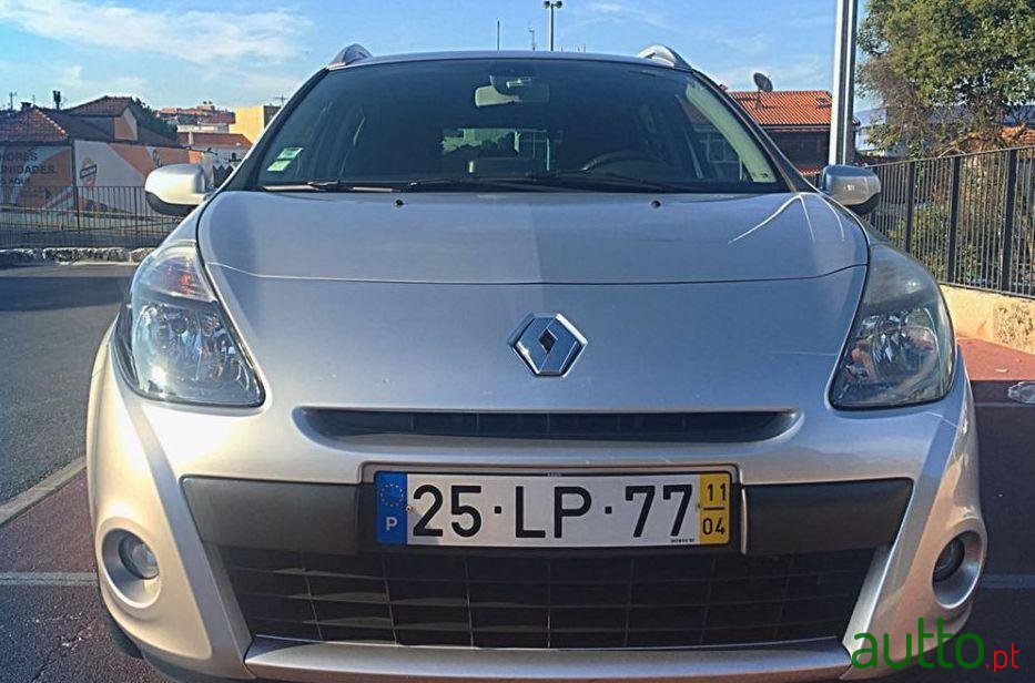 2011' Renault Clio Break photo #2