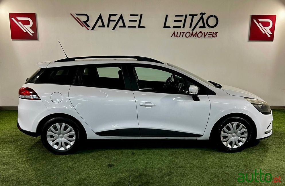 2017' Renault Clio Sport Tourer photo #6