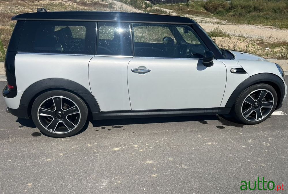 2011' MINI Clubman Cooper D photo #6