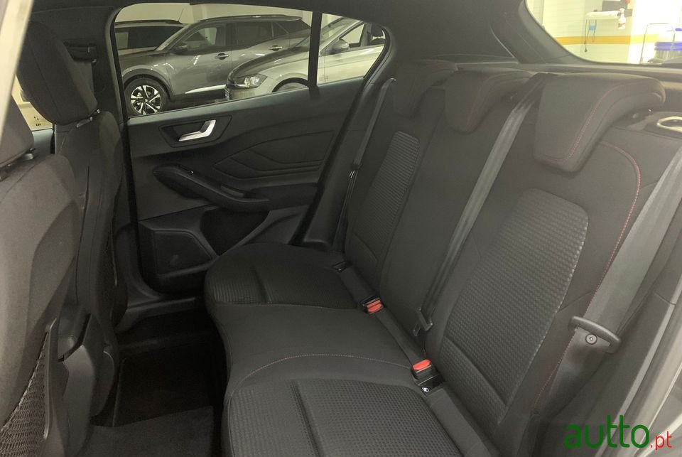 2021' Ford Focus photo #4